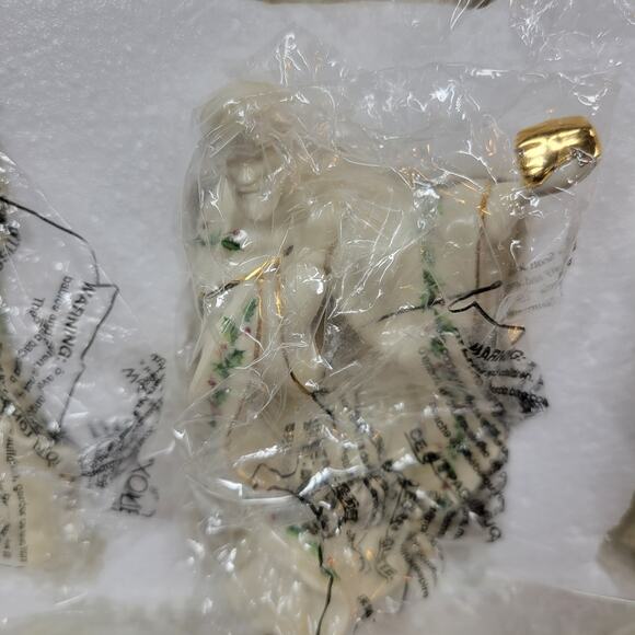 Lenox Christmas Nativity Set Ivory Porcelain 24 kt Gold Trim NEW Dead Stock 7 Pc - Picture 13 of 13